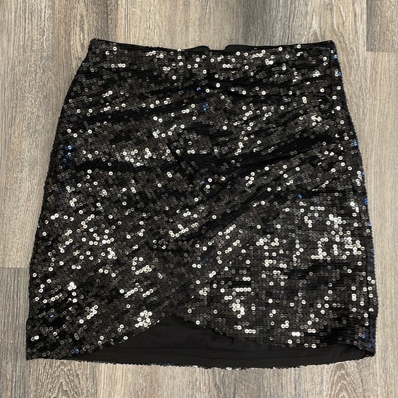 Alice + Olivia Fidela black sequin faux wrap miniskirt NWT - Picture 2 of 4